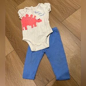 Baby gap 6-12 months matching onesie and pants set.